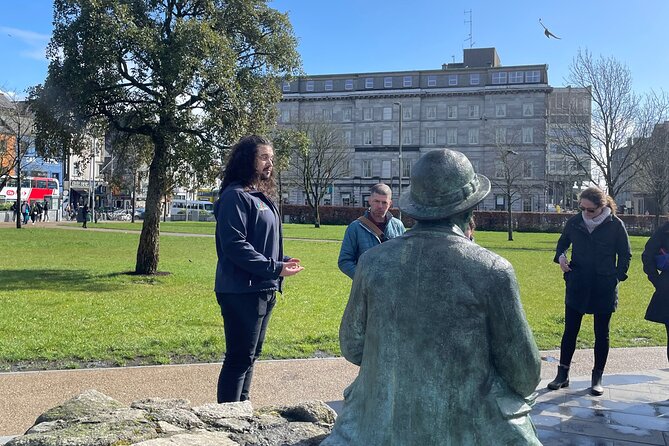 The Welcome to Galway Walking Tour - Oscar Wilde and Eduard Vilde: what the statue actually means