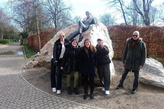 Walking tour in Merrion Square Park with a pint of Guinness Dublin Rogues Tour - Practical tips to get the most out of it