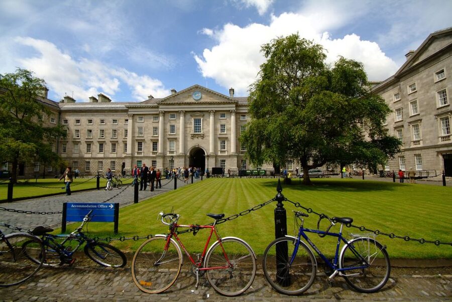 Walking Tour of Dublin - Meeting at Ashton Quay: The Central Start That Sets the Tone
