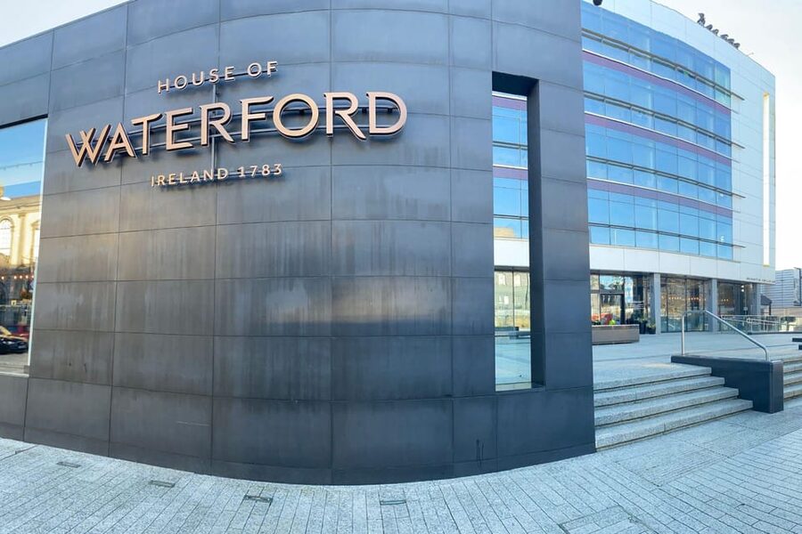 Waterford: House of Waterford Factory Tour - Blowing room: transforming molten crystal into shape